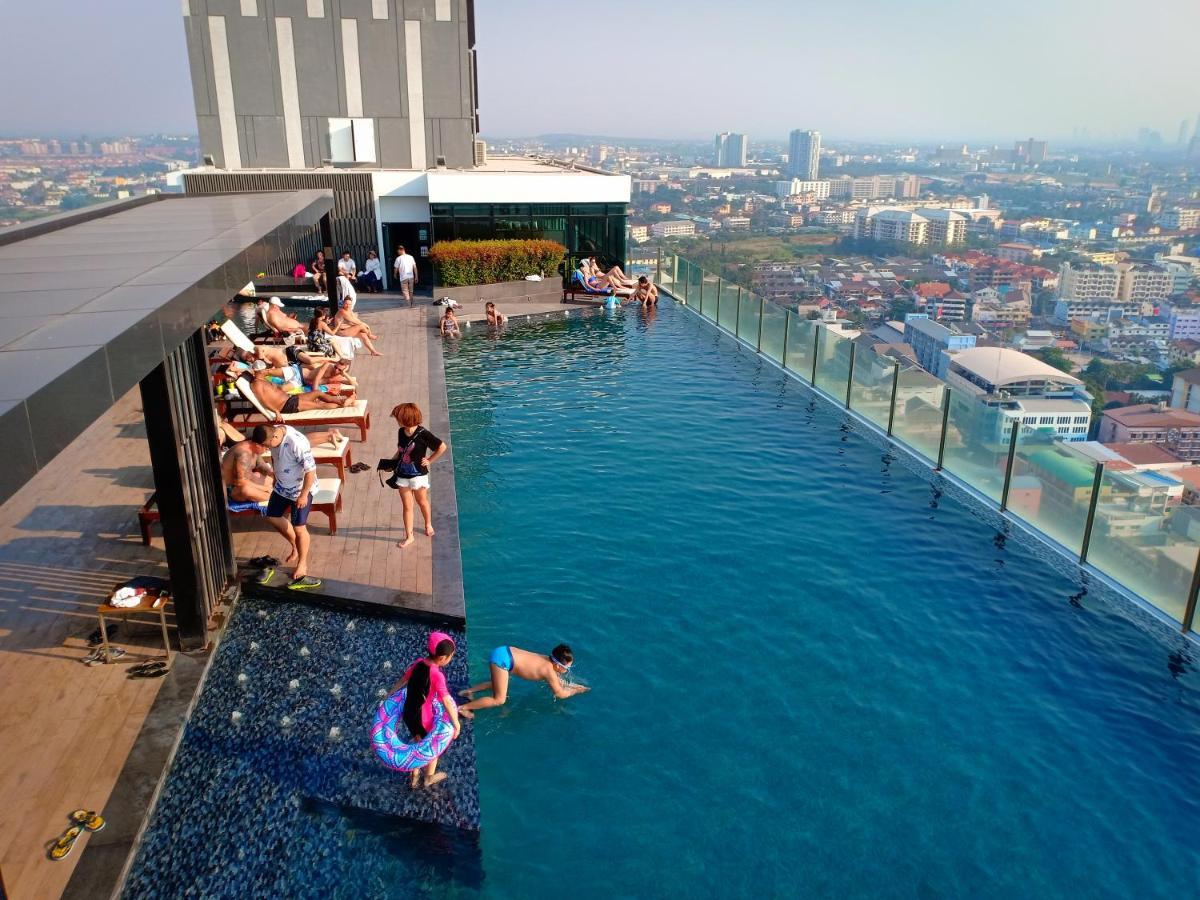The Base Horizon Central Pattaya Eksteriør billede